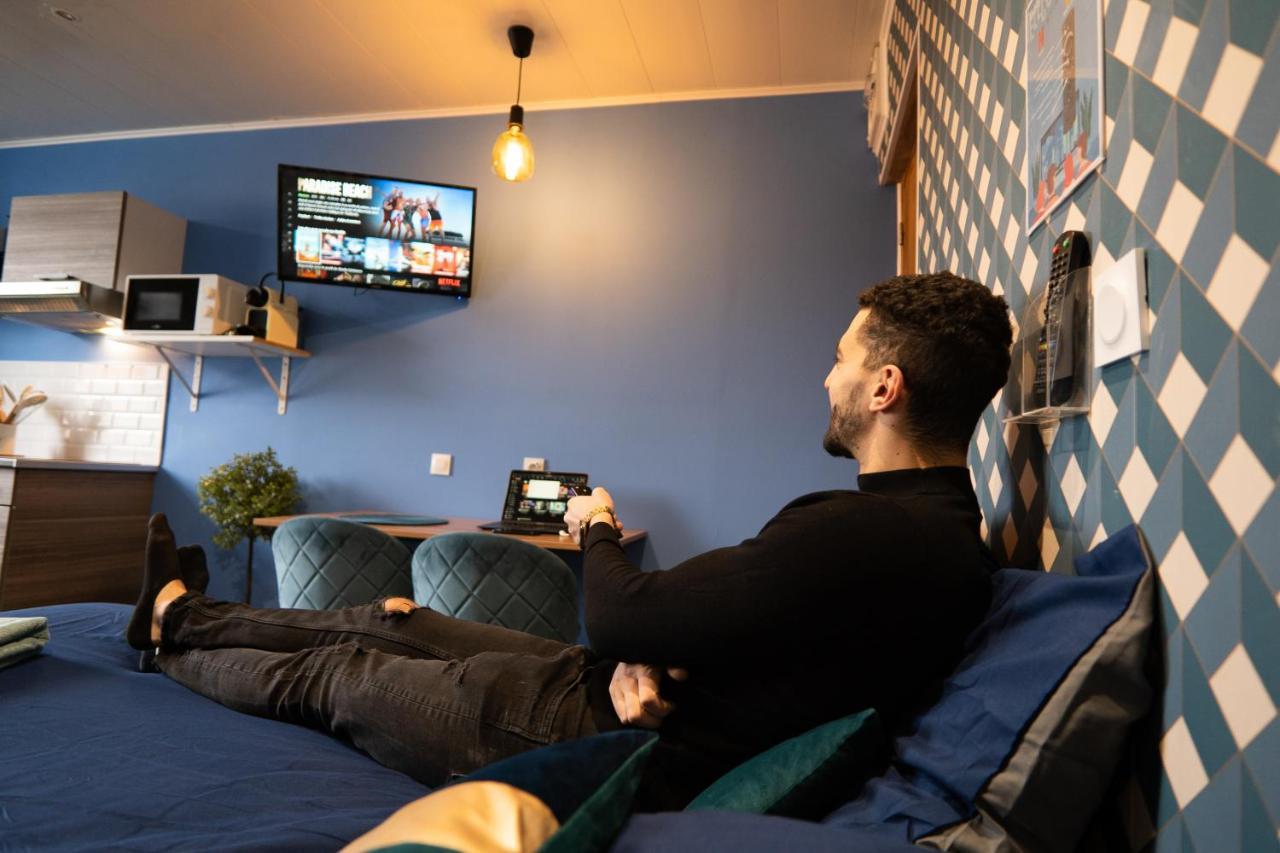 Capstay Color Valenciennes & Netflix Trith-Saint-Leger Buitenkant foto